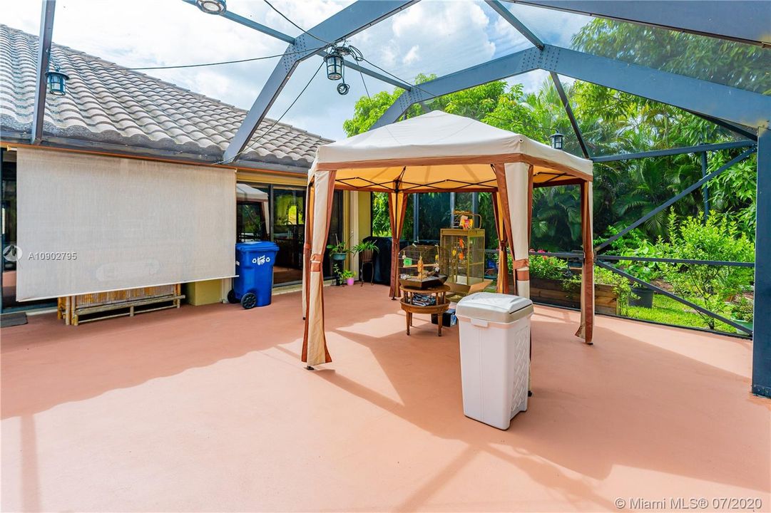 Vendido Recientemente: $429,770 (4 camas, 3 baños, 2765 Pies cuadrados)