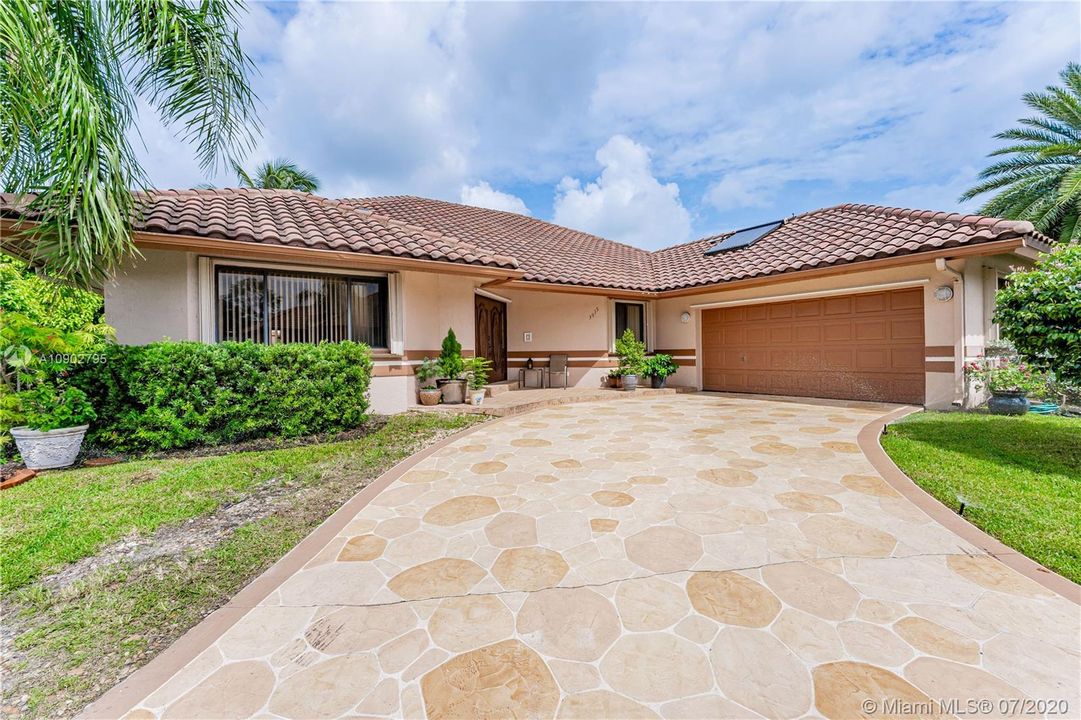 Vendido Recientemente: $429,770 (4 camas, 3 baños, 2765 Pies cuadrados)