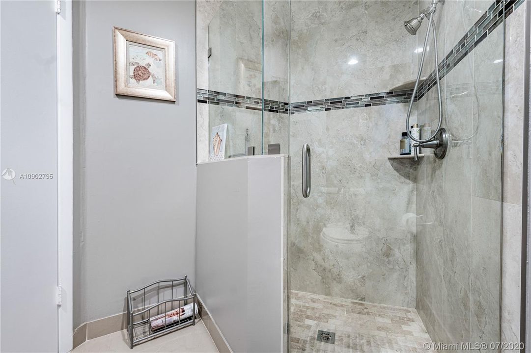 Vendido Recientemente: $429,770 (4 camas, 3 baños, 2765 Pies cuadrados)