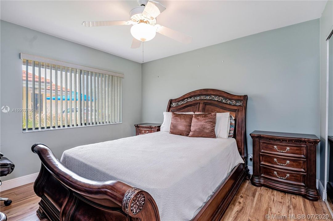 Vendido Recientemente: $429,770 (4 camas, 3 baños, 2765 Pies cuadrados)