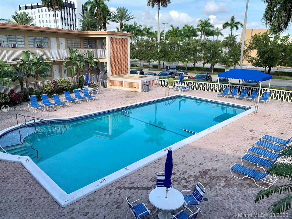 最近售出: $100,000 (1 贝兹, 1 浴室, 320 平方英尺)