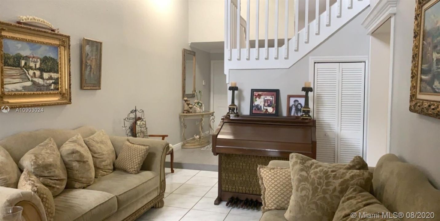 Vendido Recientemente: $429,000 (5 camas, 3 baños, 2857 Pies cuadrados)