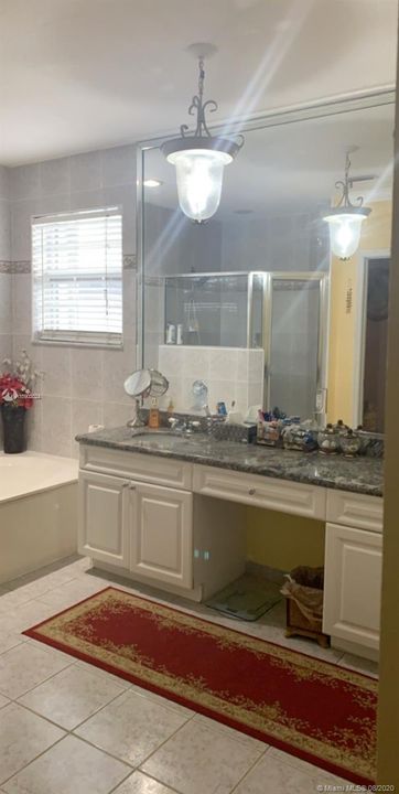 Vendido Recientemente: $429,000 (5 camas, 3 baños, 2857 Pies cuadrados)