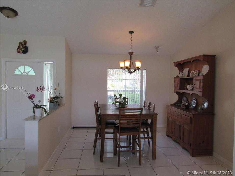Recently Rented: $2,650 (3 beds, 2 baths, 1632 Square Feet)