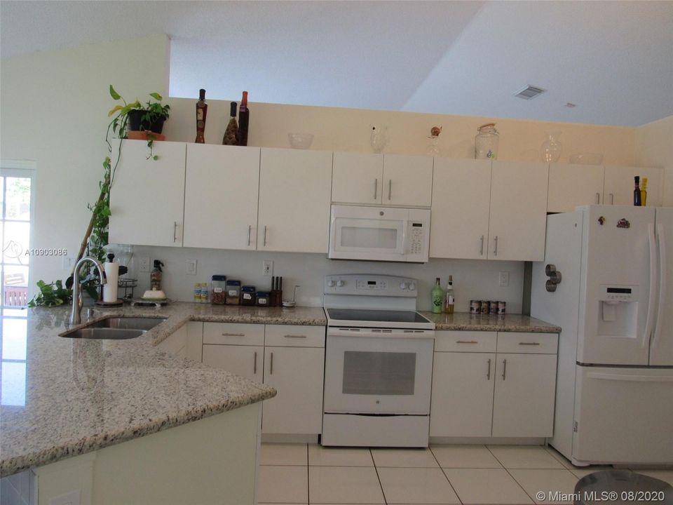 Recently Rented: $2,650 (3 beds, 2 baths, 1632 Square Feet)