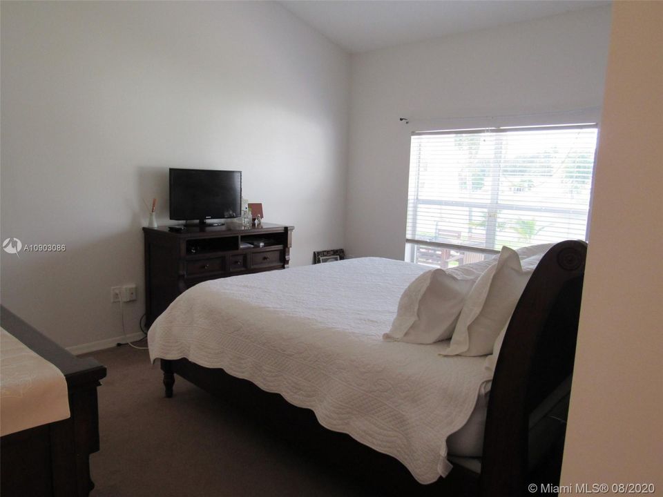 Recently Rented: $2,650 (3 beds, 2 baths, 1632 Square Feet)