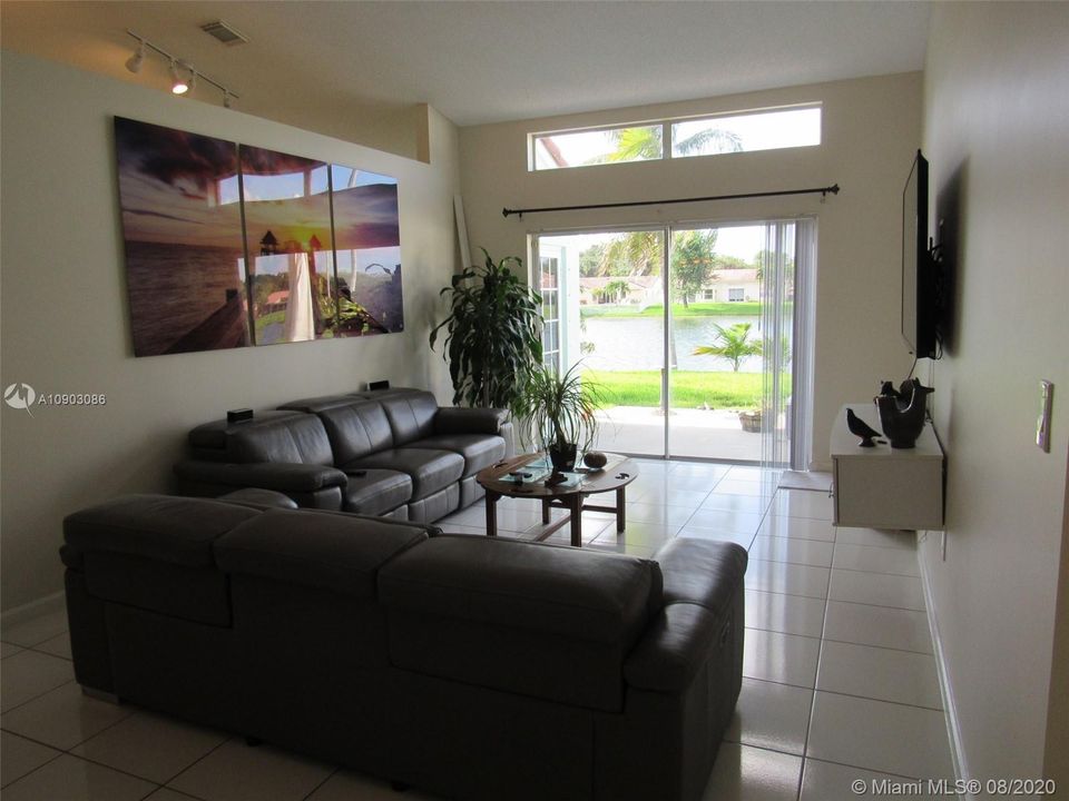 Recently Rented: $2,650 (3 beds, 2 baths, 1632 Square Feet)