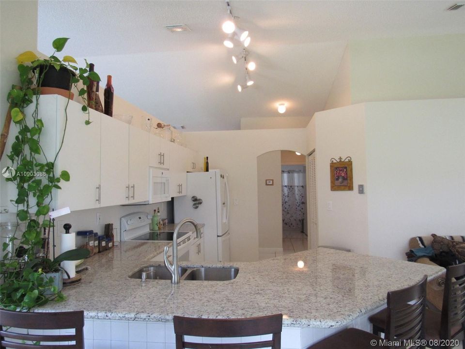 Recently Rented: $2,650 (3 beds, 2 baths, 1632 Square Feet)