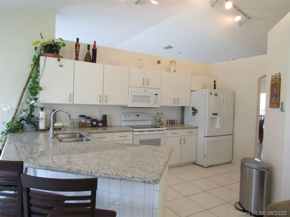 Recently Rented: $2,650 (3 beds, 2 baths, 1632 Square Feet)
