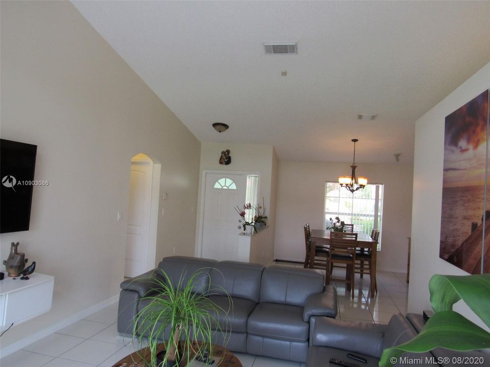 Recently Rented: $2,650 (3 beds, 2 baths, 1632 Square Feet)