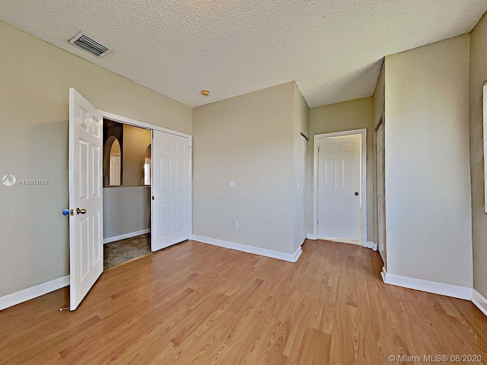 Recently Rented: $2,215 (4 beds, 2 baths, 2147 Square Feet)