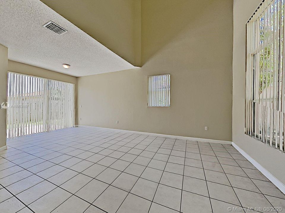 Recently Rented: $2,215 (4 beds, 2 baths, 2147 Square Feet)