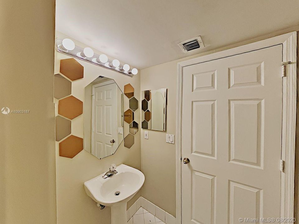 Recently Rented: $2,215 (4 beds, 2 baths, 2147 Square Feet)