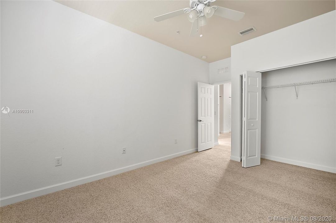 Recently Sold: $345,000 (4 beds, 3 baths, 1992 Square Feet)