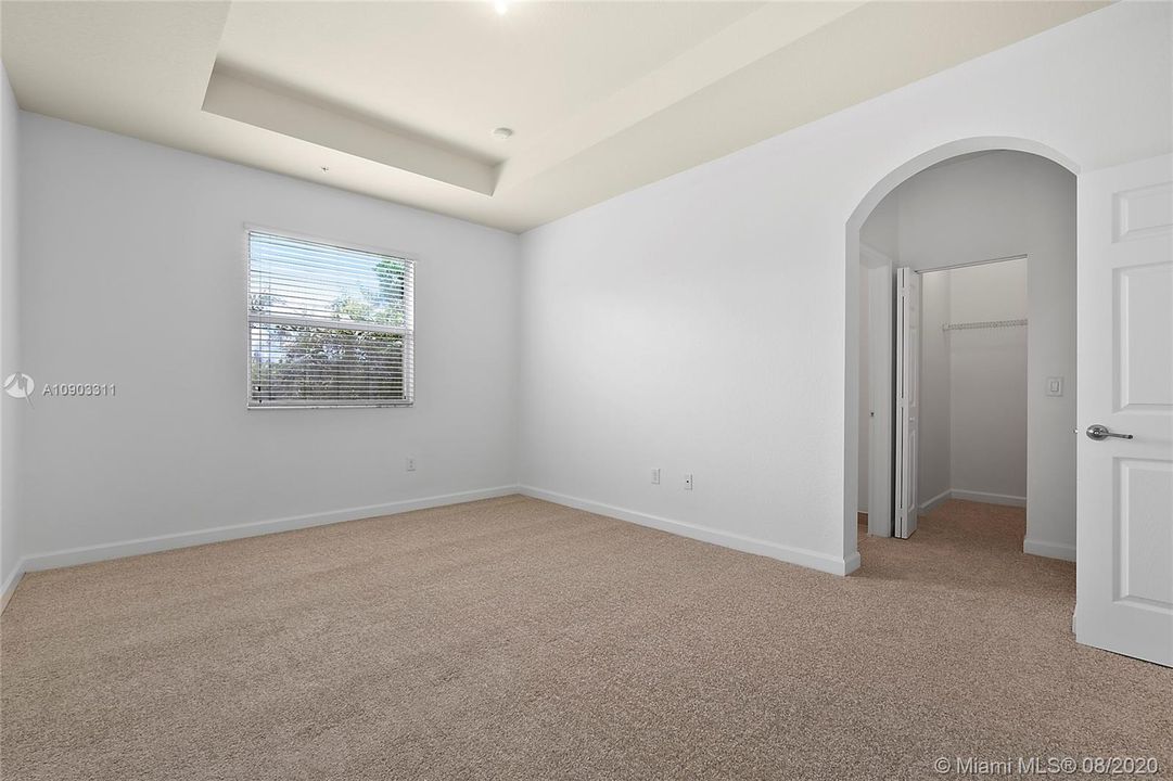 Recently Sold: $345,000 (4 beds, 3 baths, 1992 Square Feet)