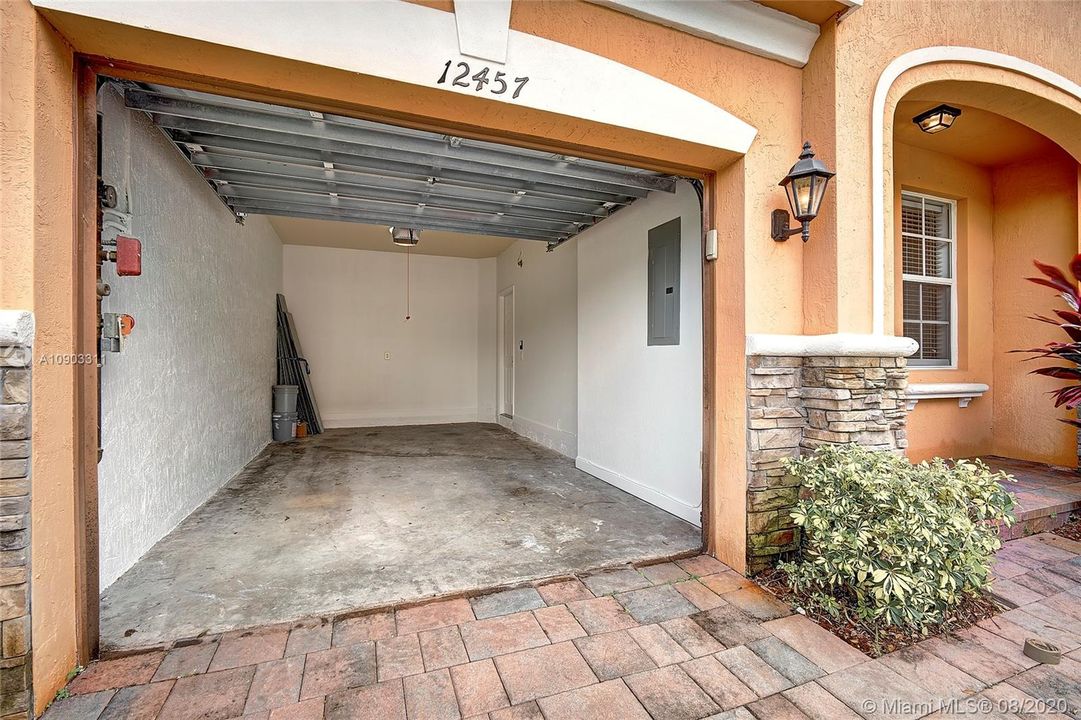 Recently Sold: $345,000 (4 beds, 3 baths, 1992 Square Feet)