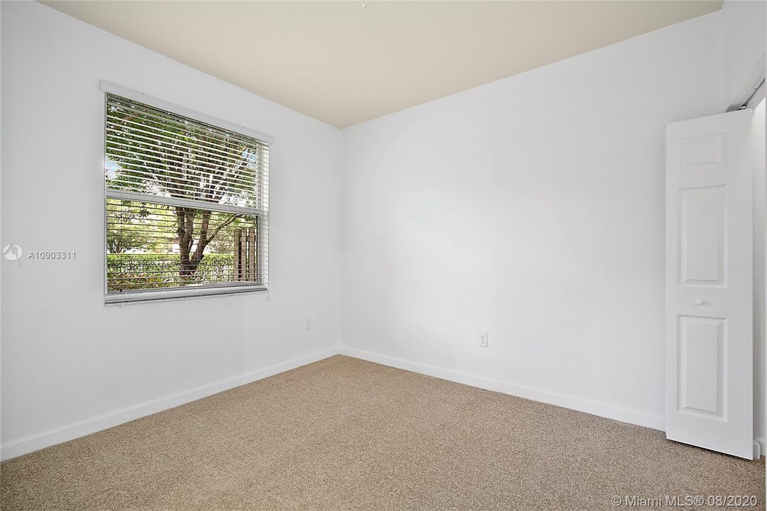Recently Sold: $345,000 (4 beds, 3 baths, 1992 Square Feet)