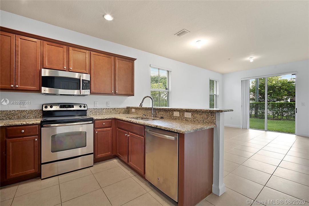 Recently Sold: $345,000 (4 beds, 3 baths, 1992 Square Feet)
