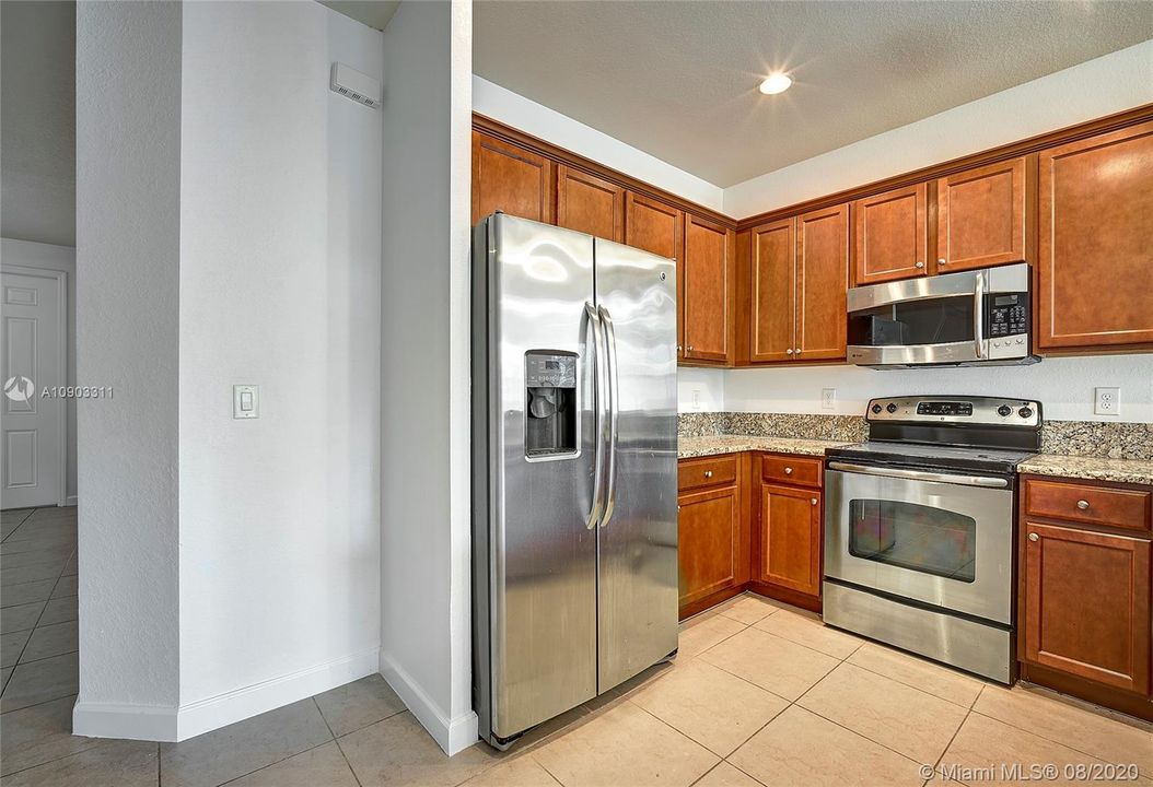 Recently Sold: $345,000 (4 beds, 3 baths, 1992 Square Feet)
