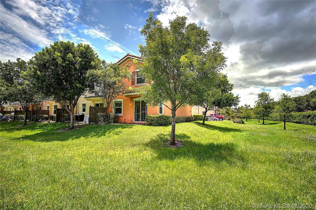 Recently Sold: $345,000 (4 beds, 3 baths, 1992 Square Feet)
