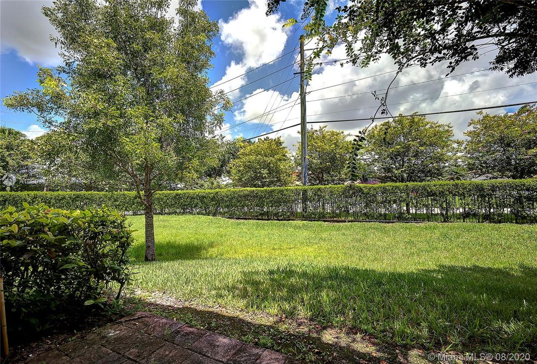 Recently Sold: $345,000 (4 beds, 3 baths, 1992 Square Feet)