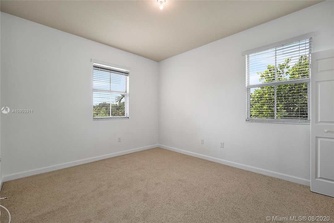 Recently Sold: $345,000 (4 beds, 3 baths, 1992 Square Feet)
