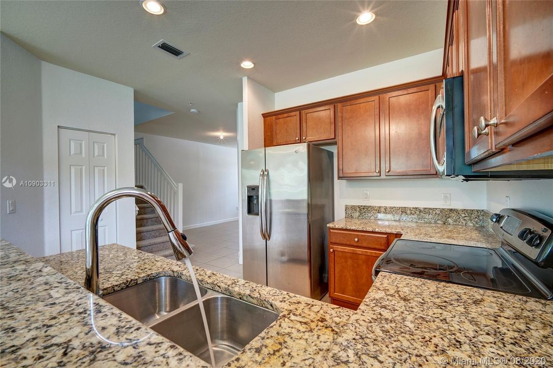Recently Sold: $345,000 (4 beds, 3 baths, 1992 Square Feet)