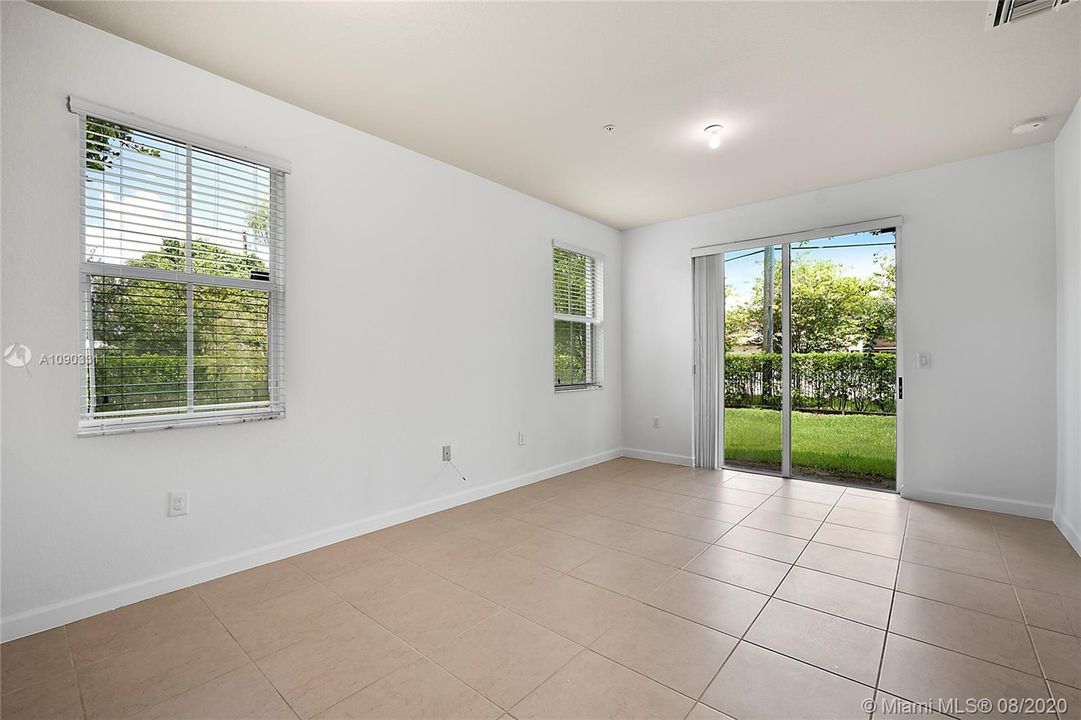 Recently Sold: $345,000 (4 beds, 3 baths, 1992 Square Feet)