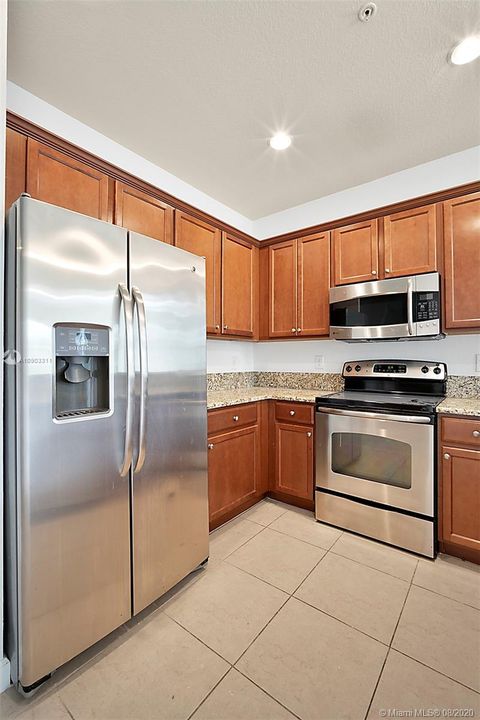 Recently Sold: $345,000 (4 beds, 3 baths, 1992 Square Feet)
