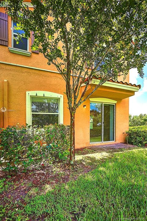 Recently Sold: $345,000 (4 beds, 3 baths, 1992 Square Feet)