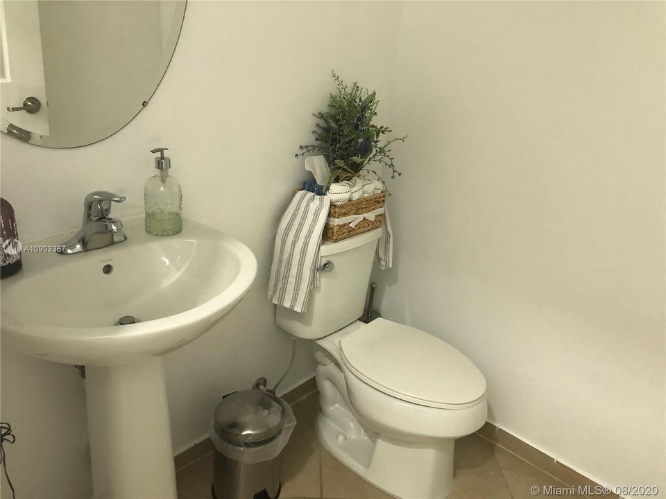 Недавно продано: $249,000 (3 спален, 2 ванн, 1442 Квадратных фут)