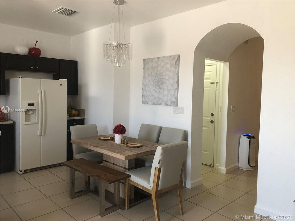 Недавно продано: $249,000 (3 спален, 2 ванн, 1442 Квадратных фут)