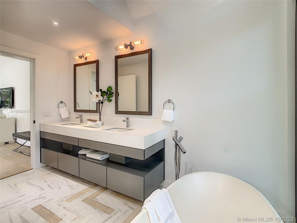 MASTER BATHROOM - 2 SINKS