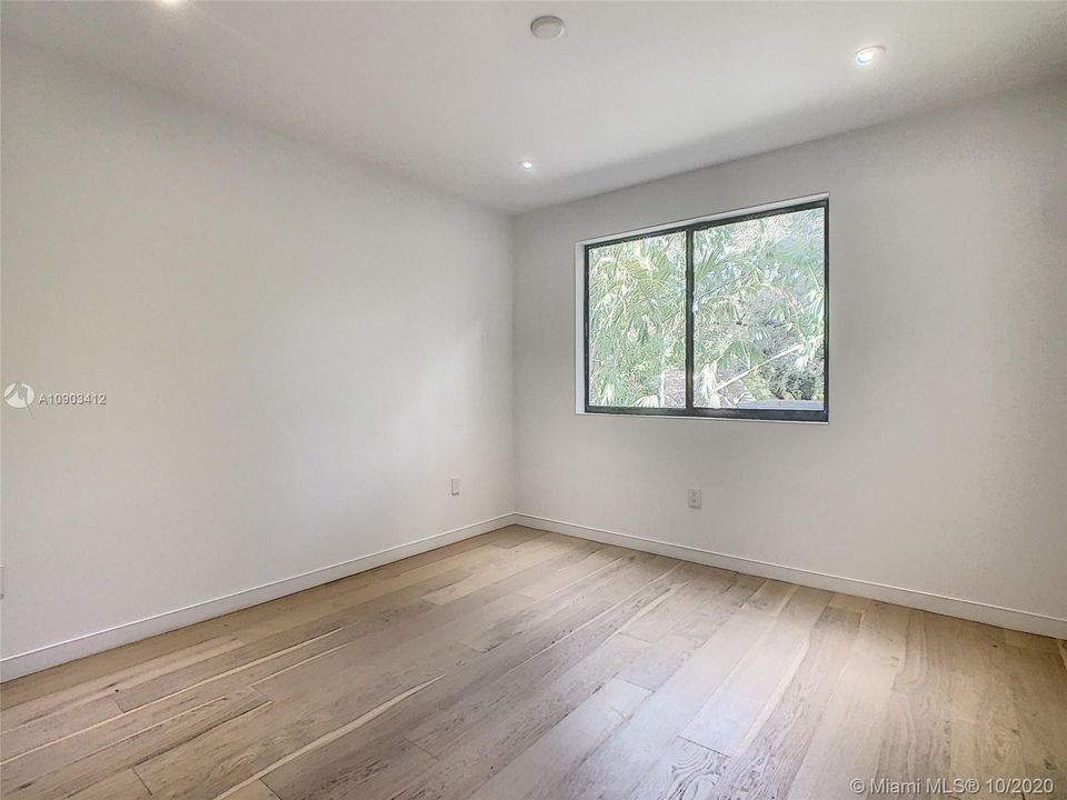 UPSTAIRS BEDROOM