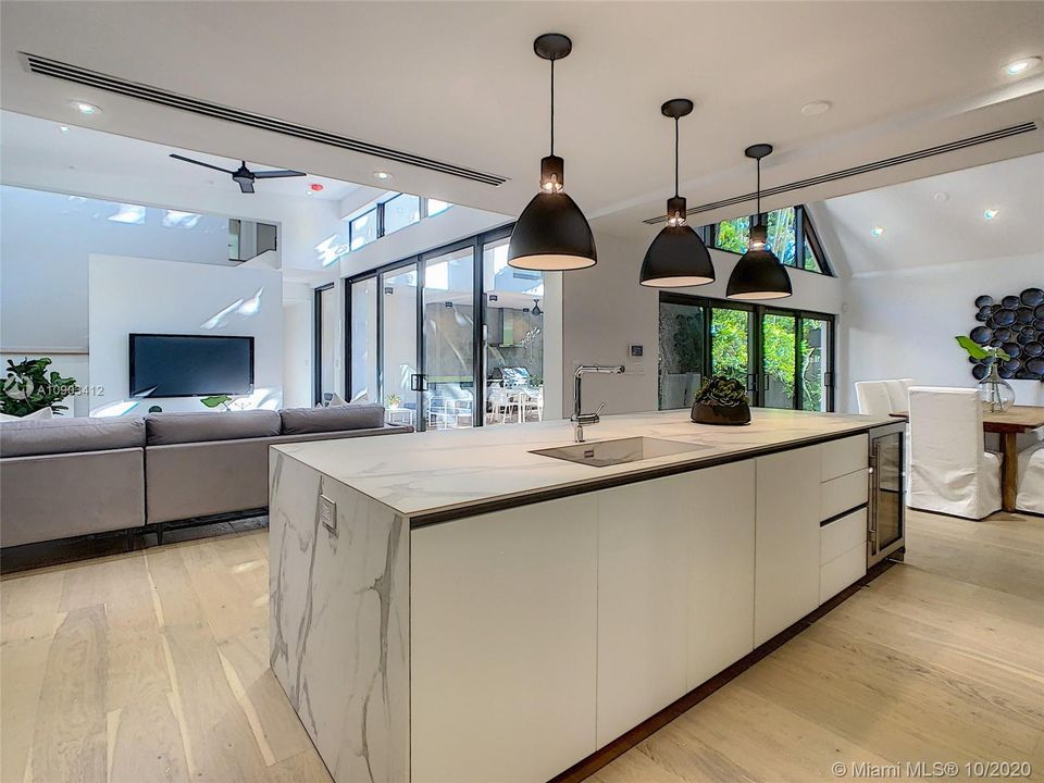KITCHEN ISLAND & FAMILY ROOM