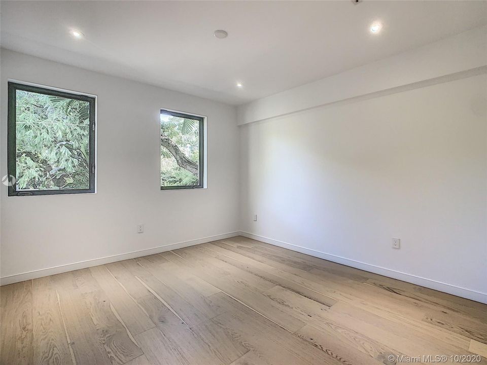 UPSTAIRS BEDROOM