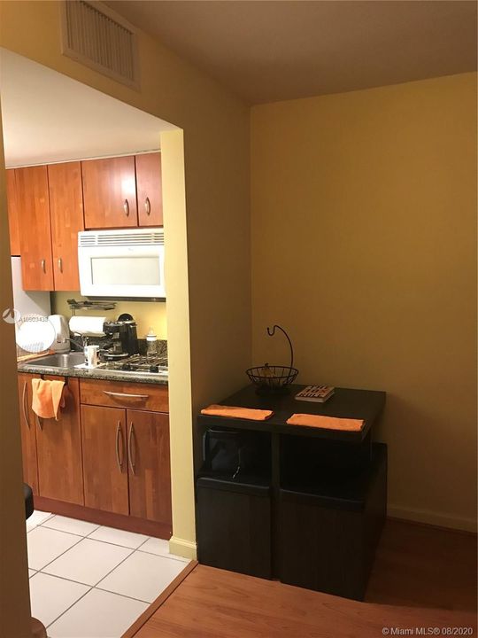 Vendido Recientemente: $217,500 (0 camas, 1 baños, 425 Pies cuadrados)