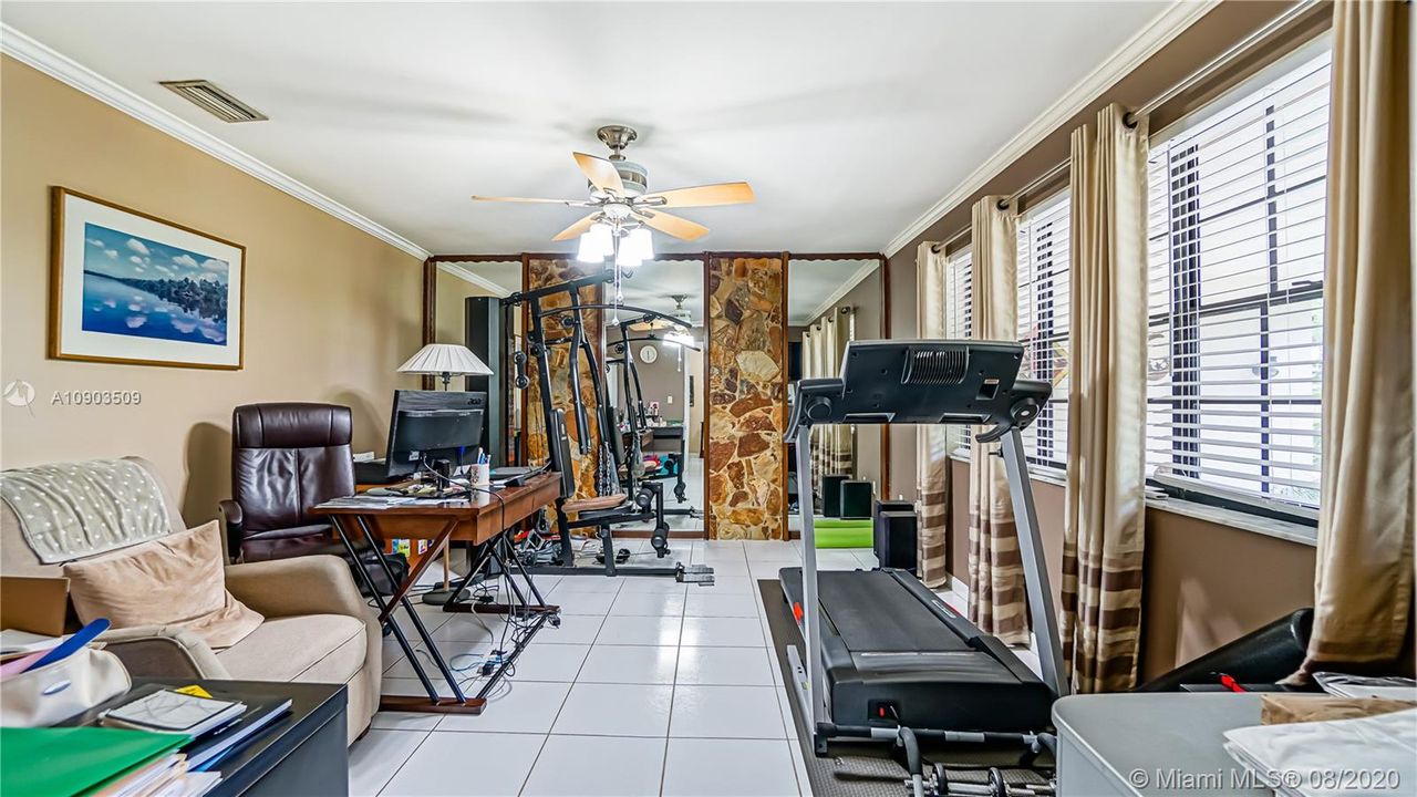 Vendido Recientemente: $525,000 (4 camas, 2 baños, 1887 Pies cuadrados)