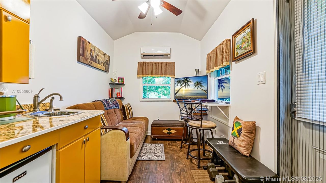 Vendido Recientemente: $525,000 (4 camas, 2 baños, 1887 Pies cuadrados)
