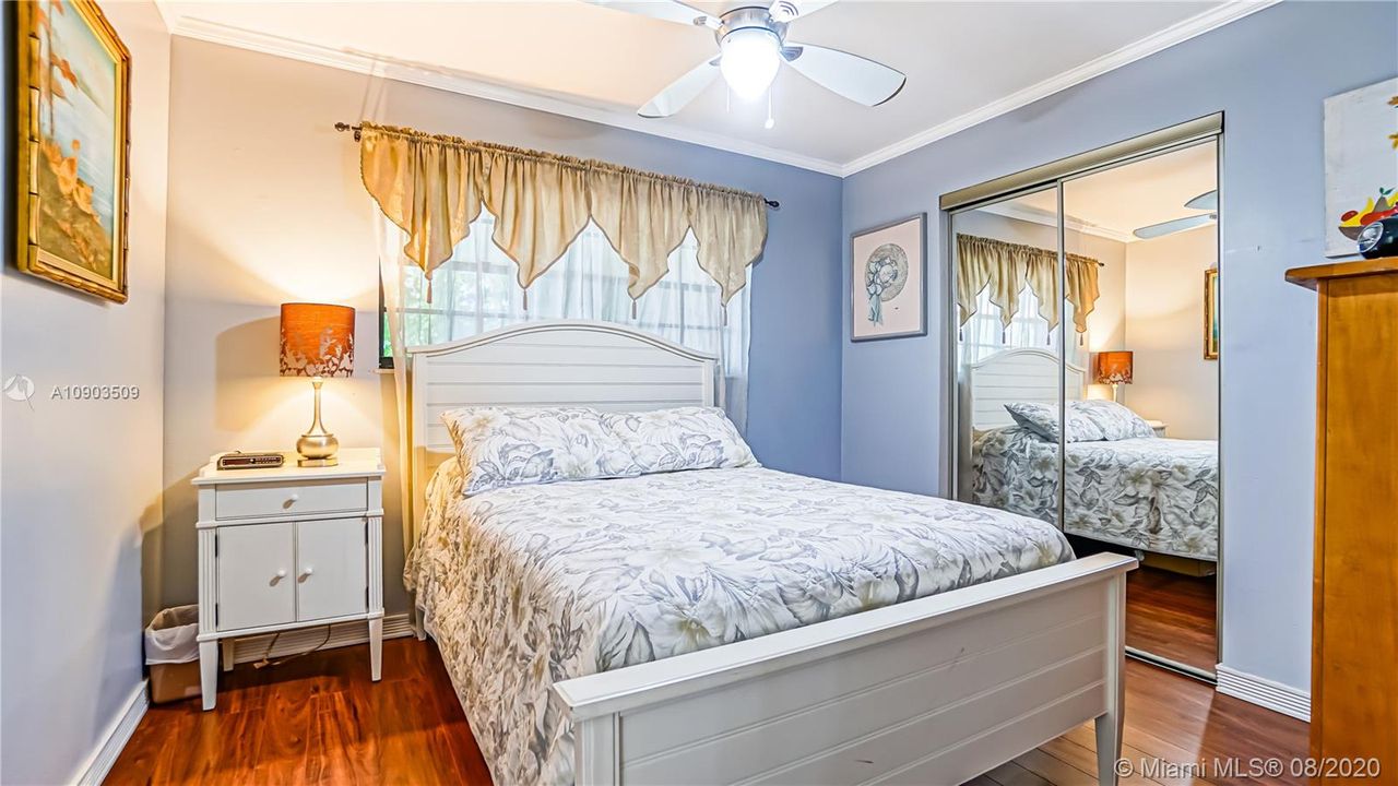 Vendido Recientemente: $525,000 (4 camas, 2 baños, 1887 Pies cuadrados)