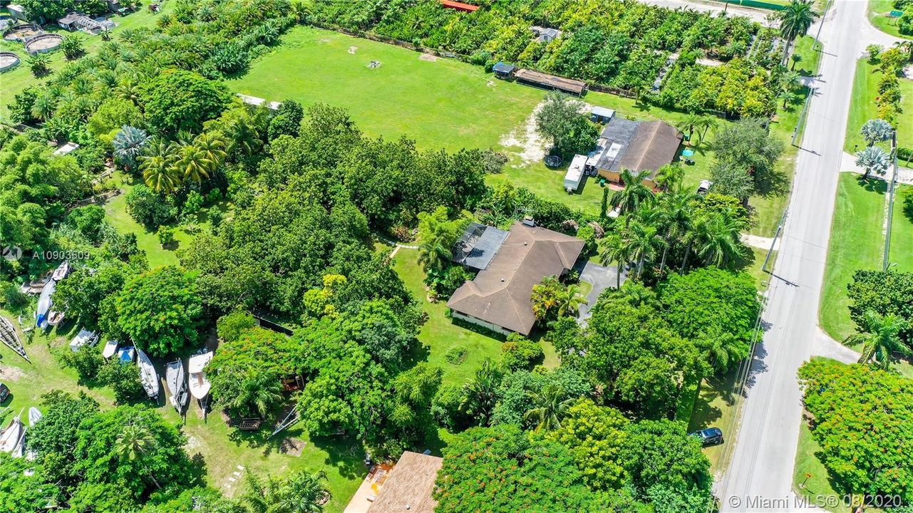 Vendido Recientemente: $525,000 (4 camas, 2 baños, 1887 Pies cuadrados)