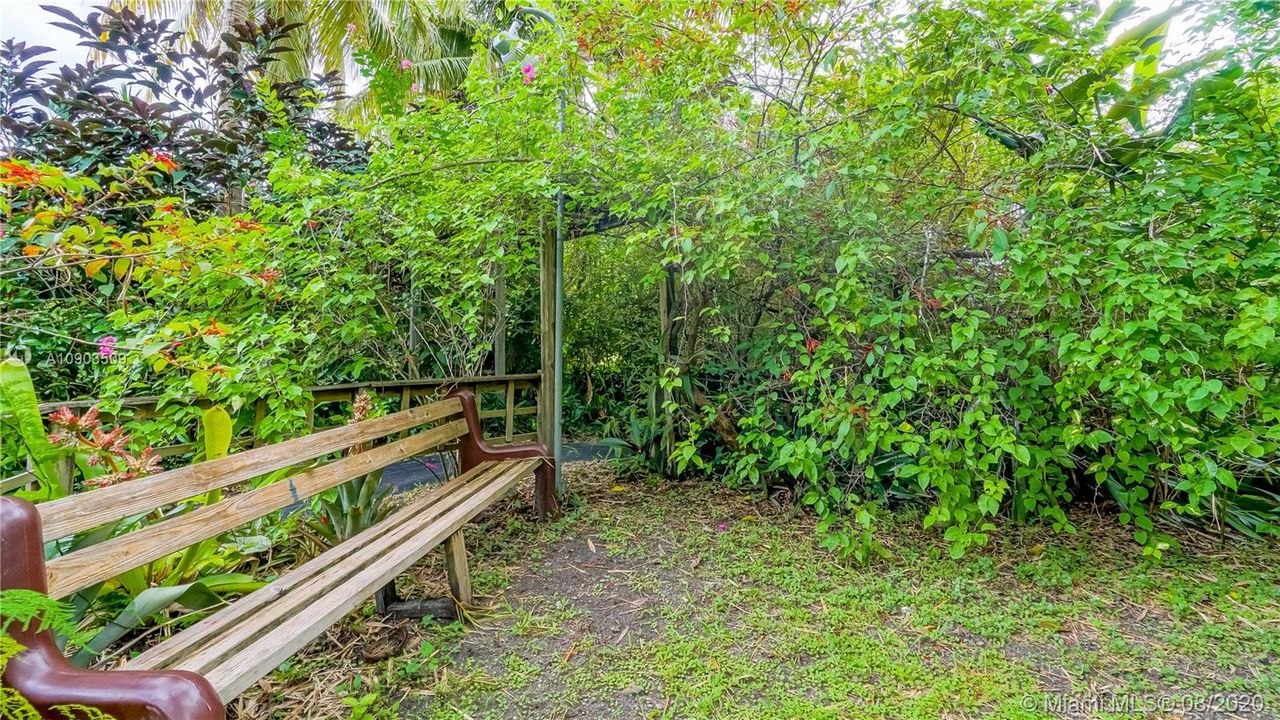 Vendido Recientemente: $525,000 (4 camas, 2 baños, 1887 Pies cuadrados)