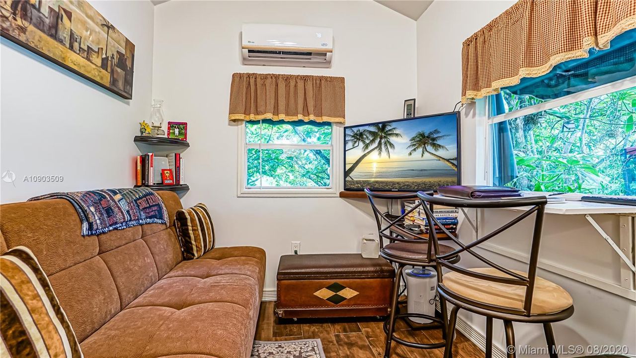 Vendido Recientemente: $525,000 (4 camas, 2 baños, 1887 Pies cuadrados)