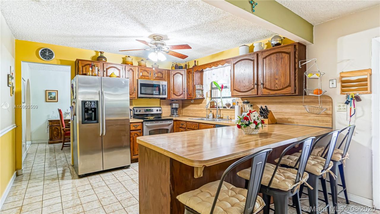 Vendido Recientemente: $525,000 (4 camas, 2 baños, 1887 Pies cuadrados)