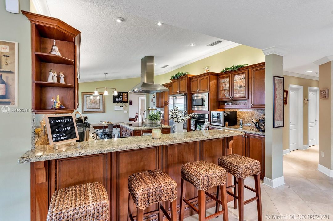 Recently Sold: $550,000 (4 beds, 3 baths, 2420 Square Feet)