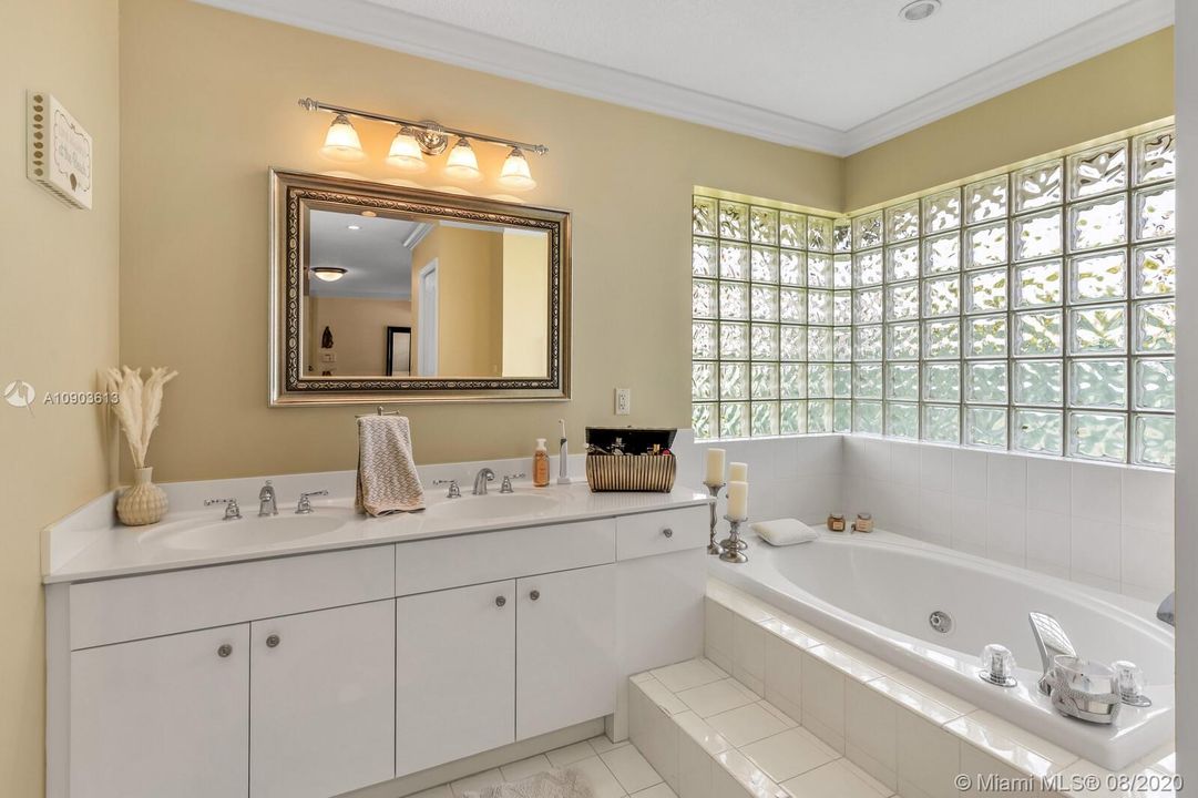 Recently Sold: $550,000 (4 beds, 3 baths, 2420 Square Feet)