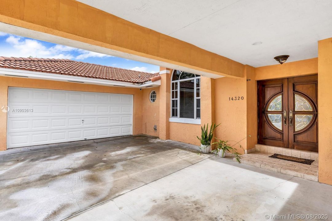 Recently Sold: $550,000 (4 beds, 3 baths, 2420 Square Feet)