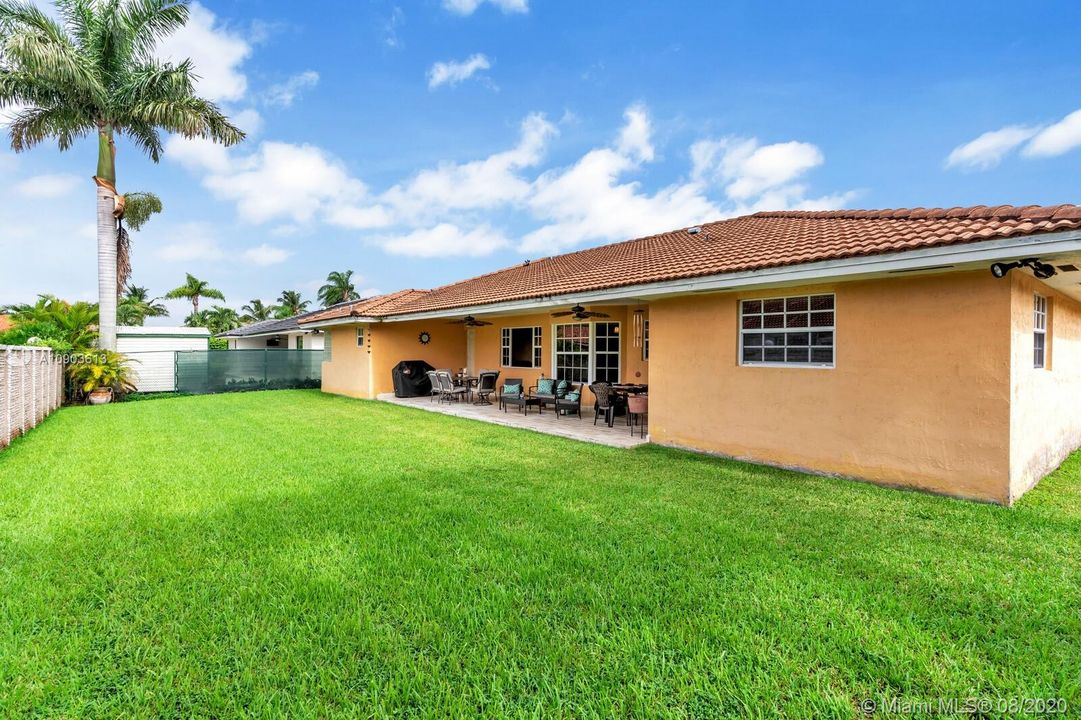 Recently Sold: $550,000 (4 beds, 3 baths, 2420 Square Feet)