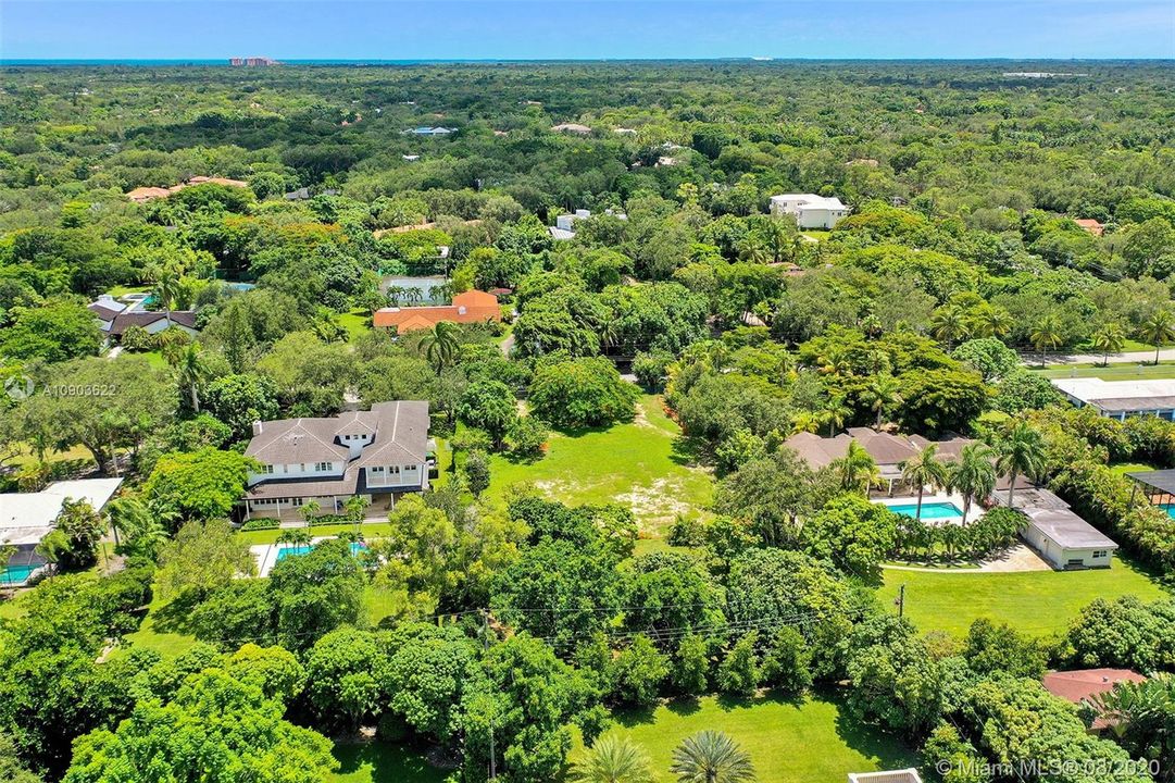 Недавно продано: $1,595,000 (0.89 acres)