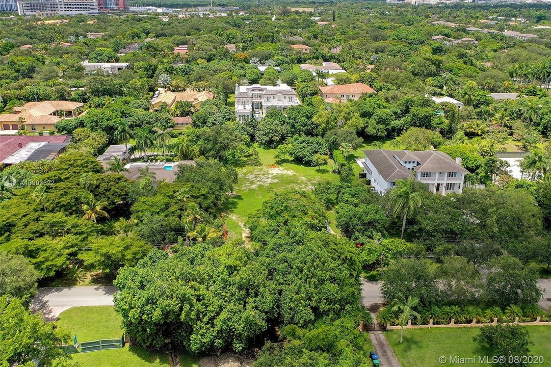 Недавно продано: $1,595,000 (0.89 acres)